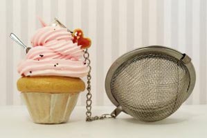 boule a the en forme de cupcake en fimo cadeau original pour celles qui aiment le the fait main par chat pristy
